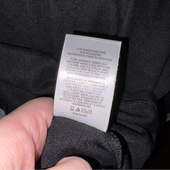 Express One Eleven Black Relaxed V-Neck Long Sleeve Top - Picture 4 of 4